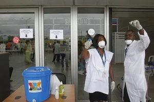 Dùng thuốc chưa thử nghiệm trị Ebola