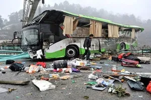 Ai Cập: Xe buýt đâm nhau, 33 người chết