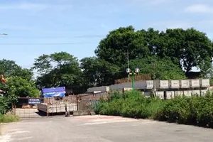 Cầu trăm tỷ 'đắp chiếu', cả vạn dân tắc đường