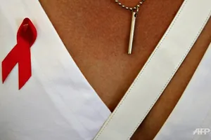 Cho sờ ngực để gây quỹ từ thiện !