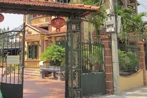 Người đàn bà cụt hai bàn tay xây biệt thự thế nào?