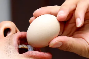 Hiểm họa ăn trứng ung để tăng cường bản lĩnh phòng the