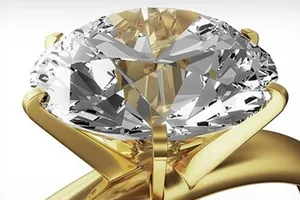 Tìm được nhẫn cưới sau 6 năm làm rơi xuống biển