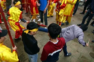 Hỗn chiến ở lễ hội đền Gióng 