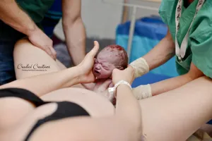 Những khoảnh khắc kỳ diệu đầu bé lọt lòng mẹ!