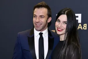 Chăn gối hạnh phúc mới thành cầu thủ giỏi