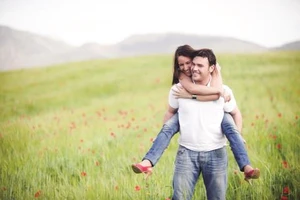 Chị em đòi bình đẳng, sao cứ coi việc trả tiền là của đàn ông?