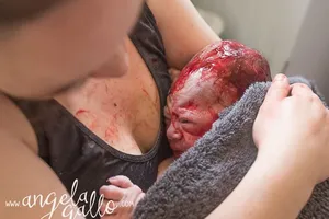 Bộ ảnh sinh con không thể chân thật và đẹp đẽ hơn