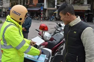 Hà Nội xử phạt 542 trường hợp đi bộ vi phạm luật giao thông