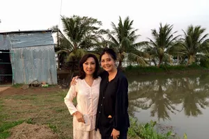 Ca sĩ Họa Mi tái ngộ ca sĩ Phương Hồng Ngọc sau 50 năm