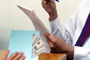 Tạm đình chỉ giám thị trại giam bị “tố” nhận 1,5 tỉ đồng chạy việc