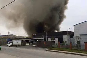 Cháy lớn tại Khu công nghiệp Quế Võ