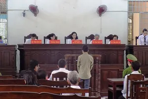 Hoãn xử vì chưa rõ ‘yêu trẻ’ trên hay dưới 13 tuổi