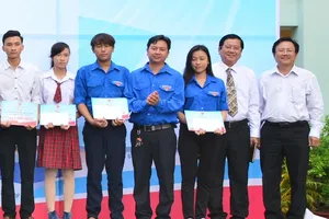 Phú Mỹ Hưng: Trao 1.200 phần quà cho người nghèo