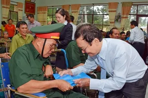 MB tặng quà thương, bệnh binh và người có công ​