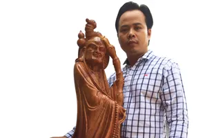 Nghệ nhân điêu khắc ứng dụng công nghệ vào quảng bá