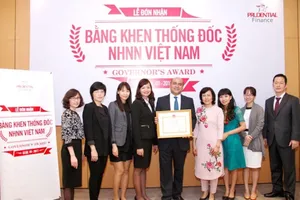 Tài chính Prudential nhận bằng khen của Thống đốc NHNN
