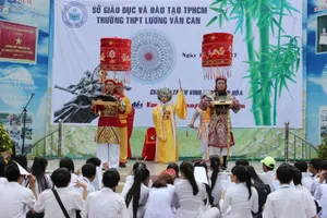 Diễn giả Hồ Nhựt Quang nói về triết lý âm dương