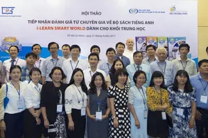 Bộ sách i-Learn Smart World dành cho học sinh trung học