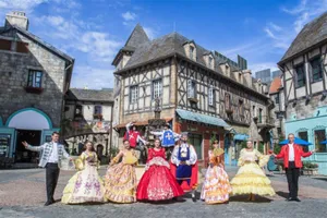 Check-in mỏi tay với không gian rực rỡ tại B’estival