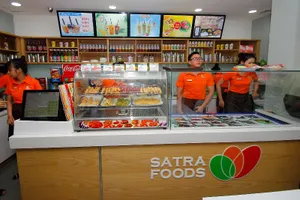 Cửa hàng Satrafoods đầu tiên tích hợp bán thức ăn nhanh