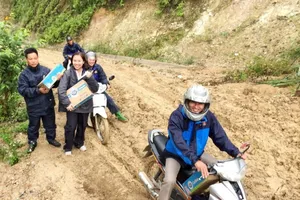 Trao hơn 17.500 ly sữa cho trẻ vùng lũ lụt