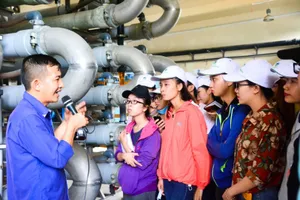 Buổi tham quan bổ ích của sinh viên môi trường