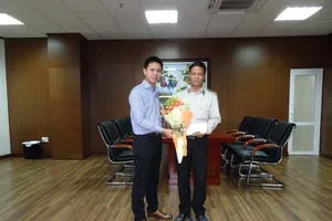 Cán bộ Vietcombank Huế trả tài sản khách hàng đánh rơi