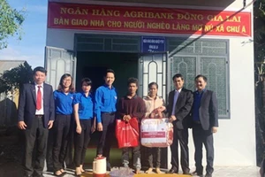 Agribank Đông Gia Lai trao tặng nhà tình nghĩa