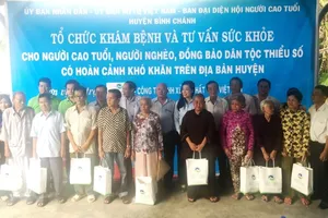 VWS: 400 phần quà, khám bệnh cho người nghèo Bình Chánh