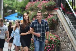 Nắm tay em đi khắp Sun World