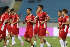 Coca-Cola trao tặng lon vàng chúc mừng đội tuyển Việt Nam