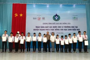 Hàng chục ngàn học sinh, giáo viên Bến Tre có nước uống sạch