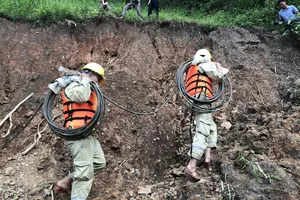 Đường dây 500kV chịu ảnh hưởng nặng nề do bão lũ