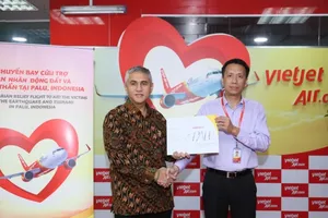 VietJet: Chuyến bay cứu trợ nạn nhân động đất đã tới Indonesia