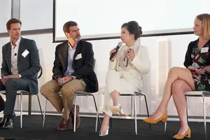 Bà Diệp Thảo với cà phê Việt tại diễn đàn CEO toàn cầu