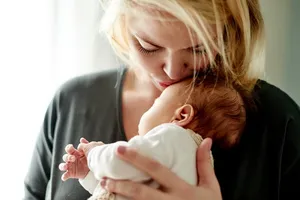 Cho con trải nghiệm 'lần đầu vô giá' từ hệ miễn dịch​