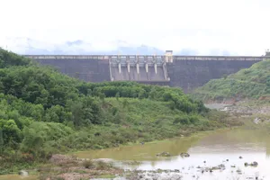 Đồng bằng ngập lụt, thủy điện 'đói nước'