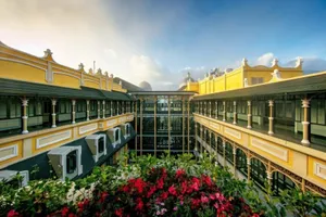 Trang phục quý tộc đưa Sa Pa trở lại thời hoàng kim ​