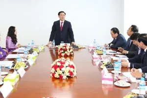 Phó Thủ tướng Chính phủ Vương Đình Huệ thăm CN BIDV Yangon 