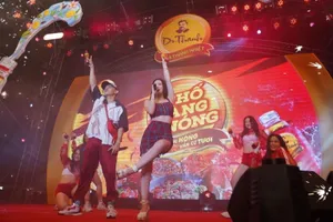 Fan Đà thành “tan chảy” trước màn biểu diễn của các sao