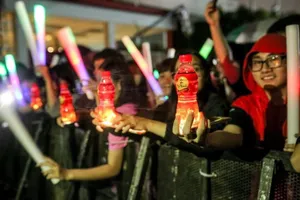 Dàn sao khủng ‘quẩy’ tưng bừng cùng hàng ngàn khán giả 