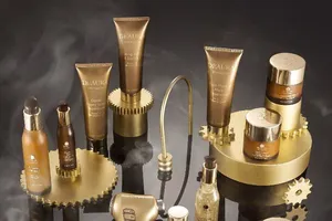 Bộ mỹ phẩm 'Lâu đài nhan sắc' đầu tiên bằng vàng 24K