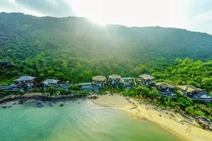 Giàu tiềm năng, bao giờ du lịch Việt đuổi kịp láng giềng? 