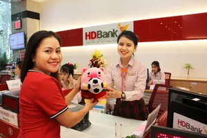 Gửi tiết kiệm nhận quà hấp dẫn cùng giải Futsal HDBank