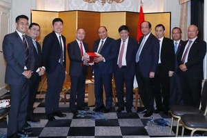 Thủ tướng tiếp tổng giám đốc Tập đoàn SoftBank và Grab 