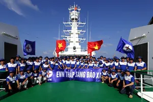 EVN được Bộ Tư lệnh Hải quân tặng bằng khen