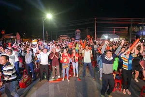 KITA Group lắp màn hình LED khủng để bà con xem U-22 Việt Nam 