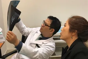 Duỗi thẳng người gù 45 độ với ca mổ '3 trong 1' 