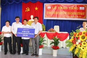 EVNGENCO 3: Trao tặng hệ thống lọc nước nhiễm mặn ở Cà Mau